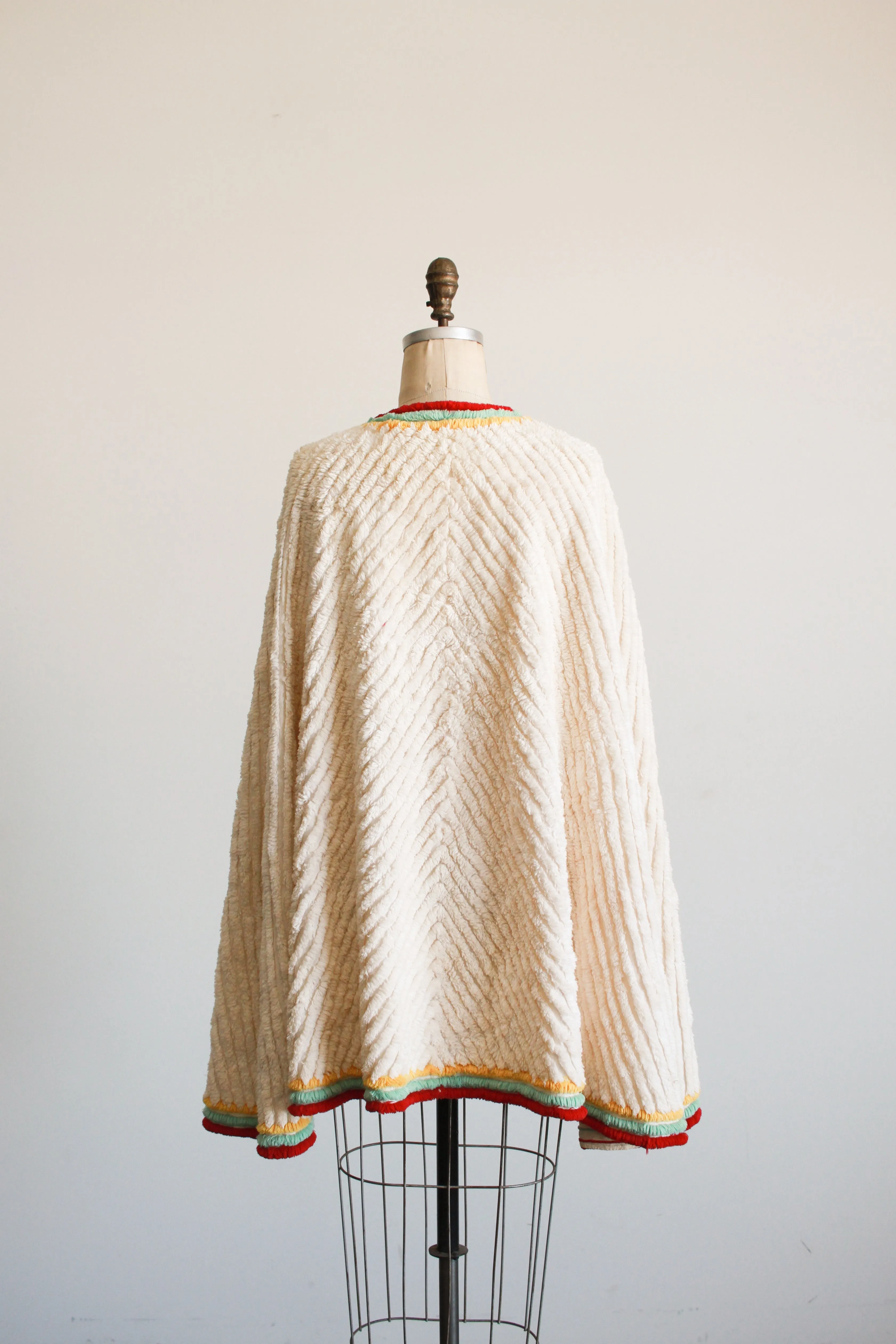 1940s White Multicolor Chenille Cape