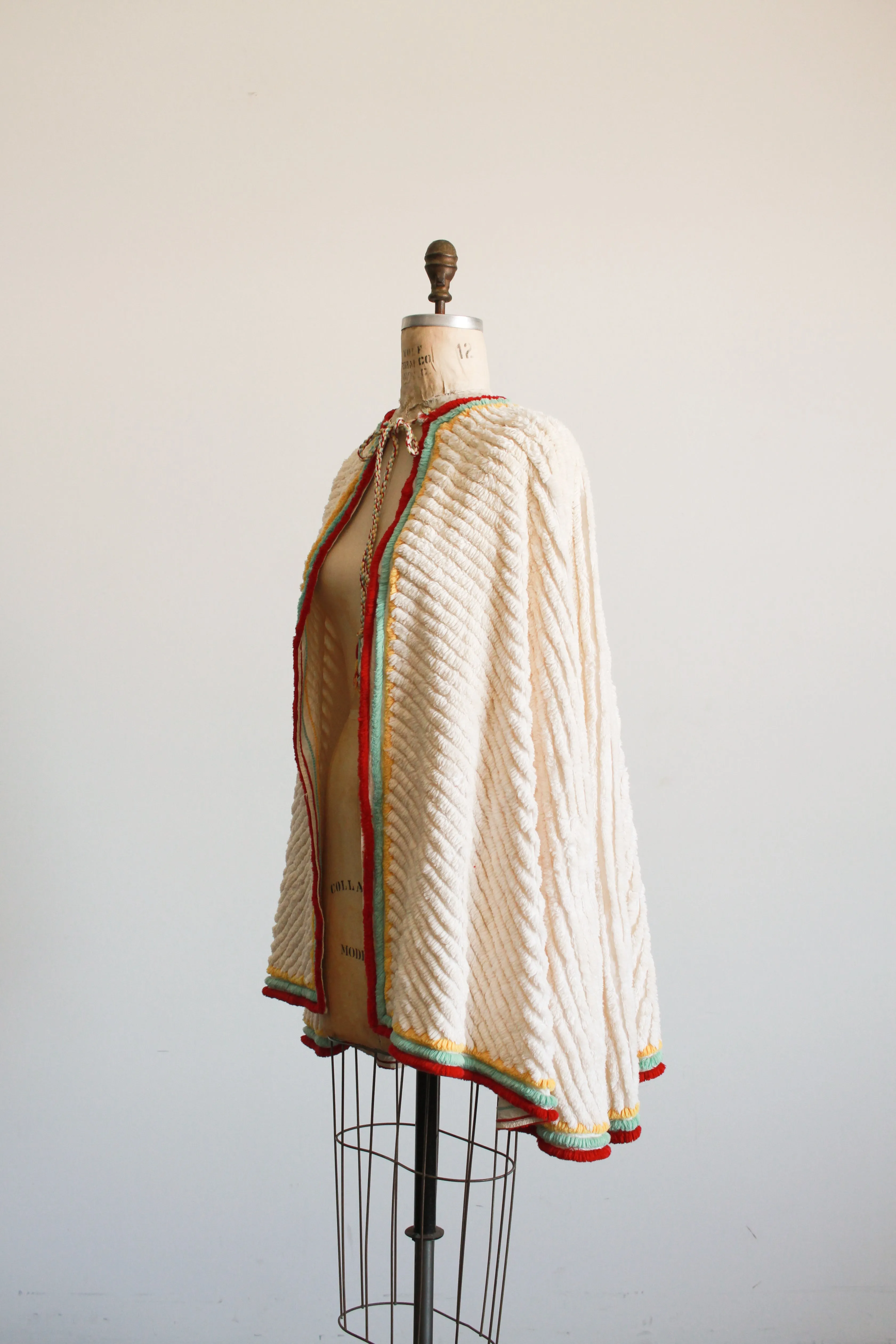 1940s White Multicolor Chenille Cape