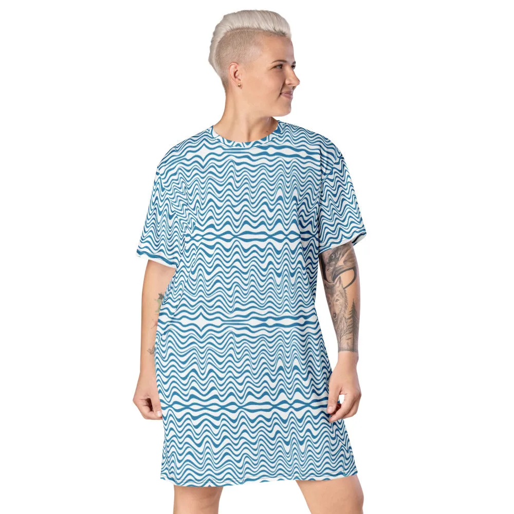 Blue Wavy Women's T-shirt Dress, Abstract Waves Modern Abstract Oversized Women's Dress-Made in USA/EU
