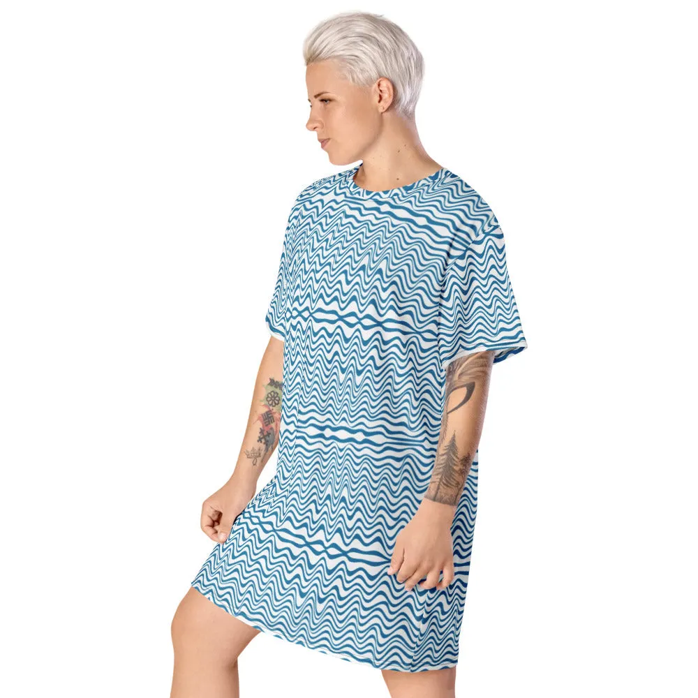 Blue Wavy Women's T-shirt Dress, Abstract Waves Modern Abstract Oversized Women's Dress-Made in USA/EU