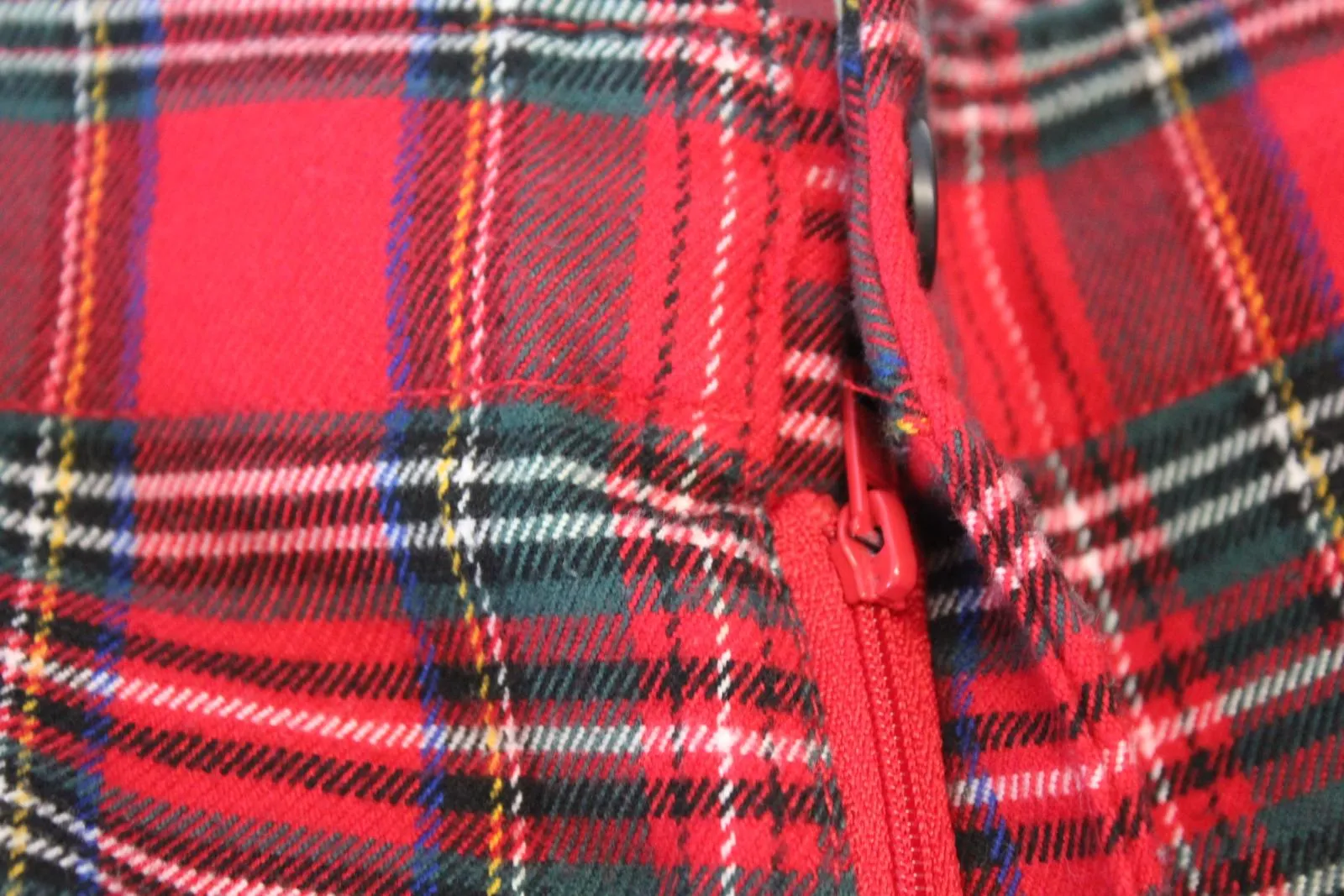 JOHN GALT Ladies Red Multi Plaid High Rise Zip Fly Kim Pants OS Approx. W26 L28