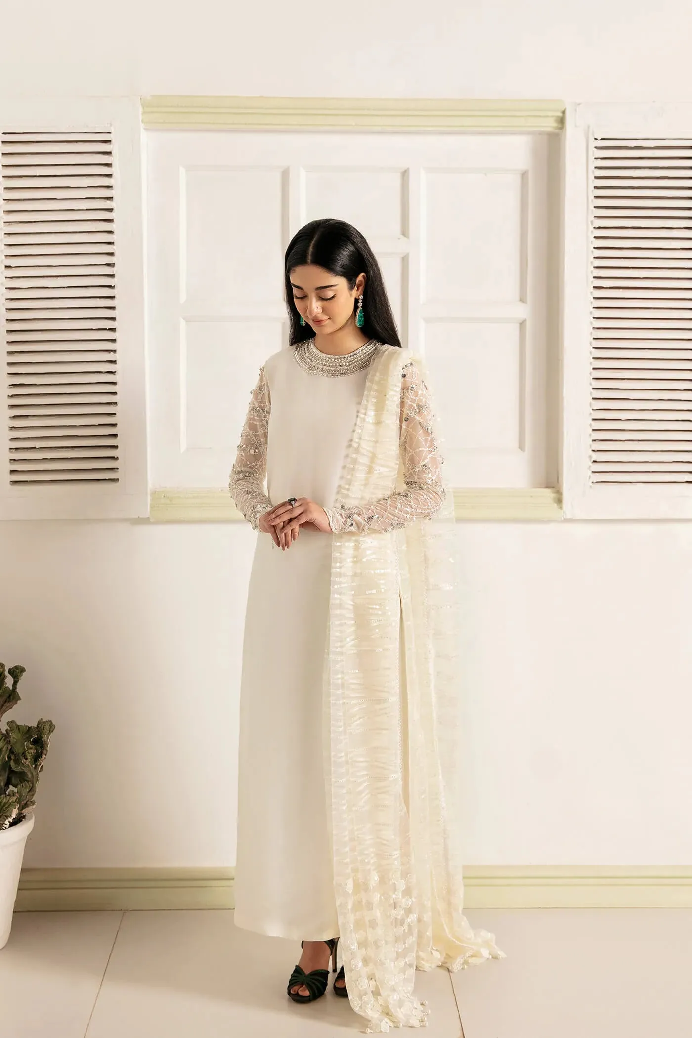 Musferah Saad | VIVA LA VIDA | WHITE DAHLIA