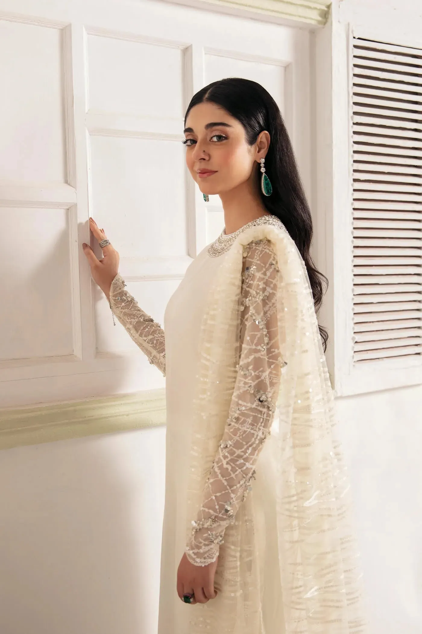 Musferah Saad | VIVA LA VIDA | WHITE DAHLIA